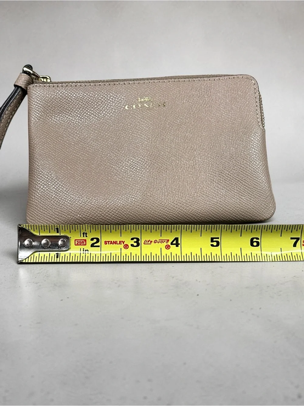 Coach Corner Zip Wristlet Taupe Beige Crossgrain Leather Wallet Bag EUC